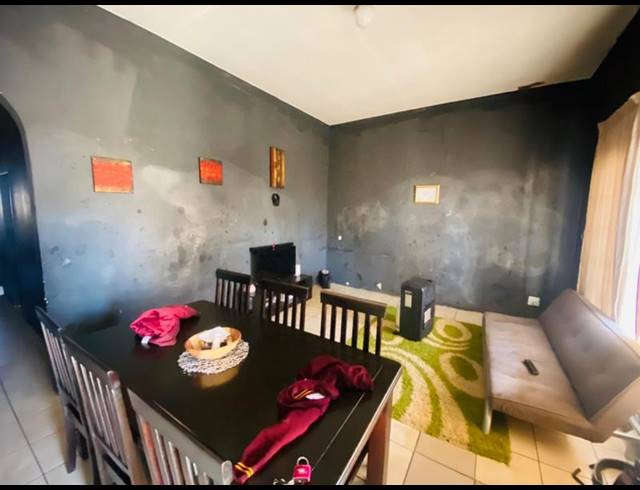 8 BEDROOM HOUSE FOR SALE IN BOKSBURG NORTH